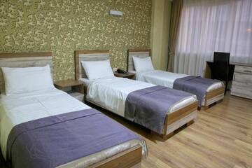 Трехместный номер с балконом в Отеле Hotel Gureli